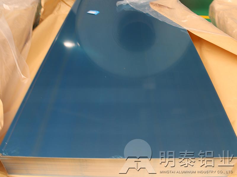 大海中远航者舰船，铝合金船舶龙骨助力起航